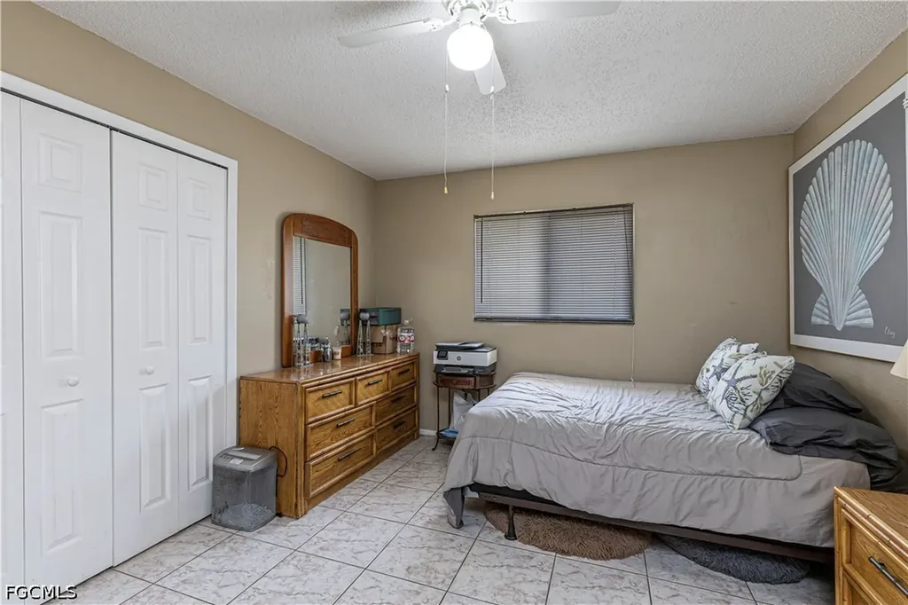 1112 SE 13th Place Cape Coral FL 33990