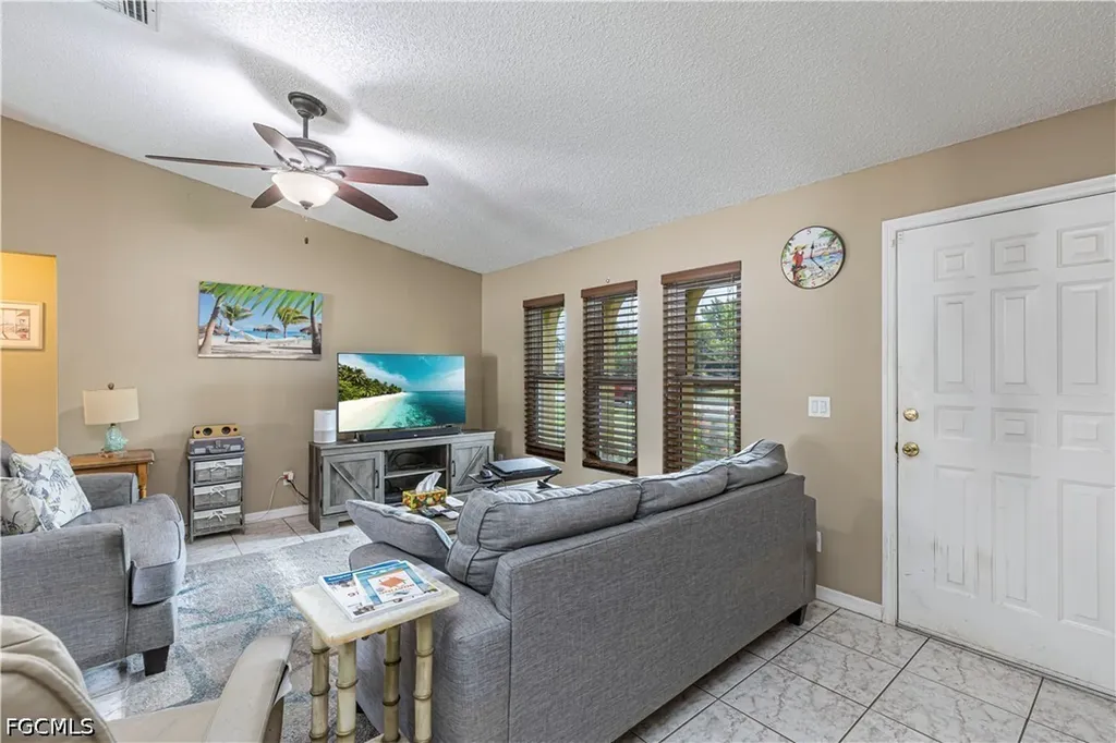 1112 SE 13th Place Cape Coral FL 33990