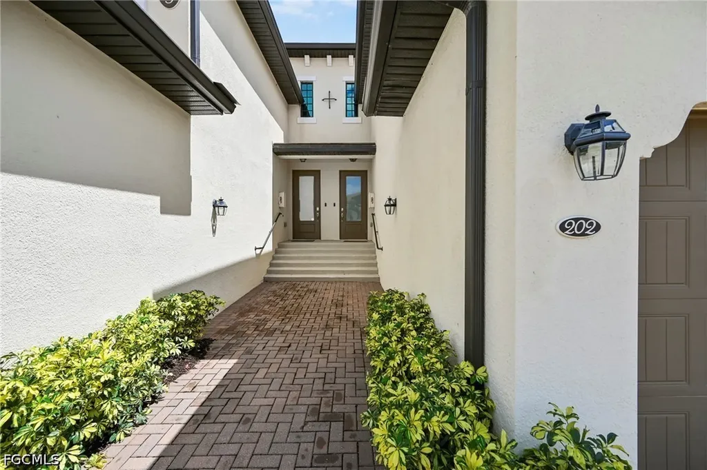2353 Anguilla Drive Naples FL 34120