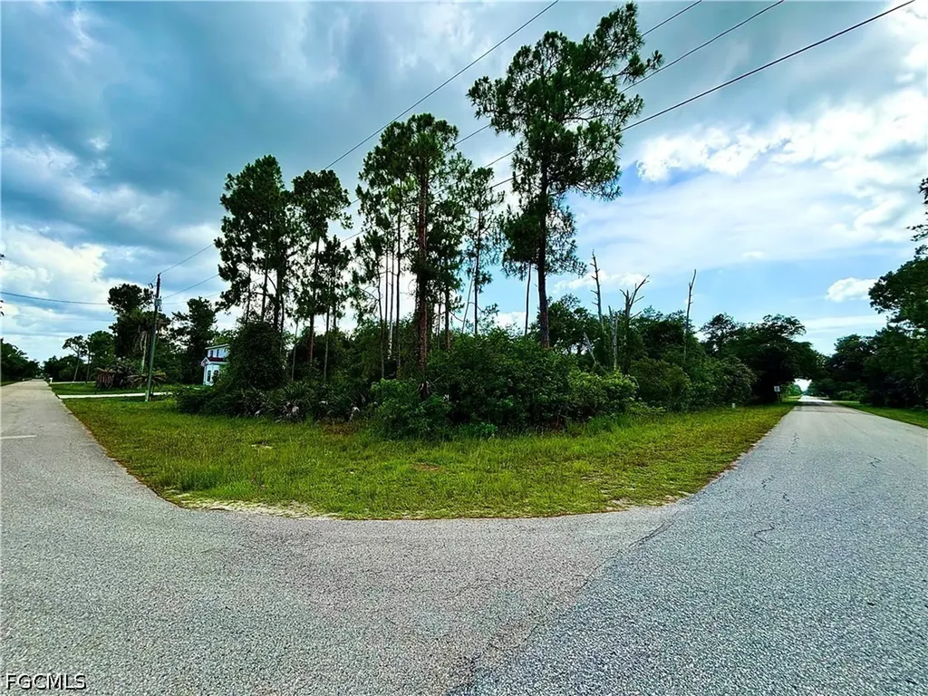 4106 E 21st Street Alva FL 33920