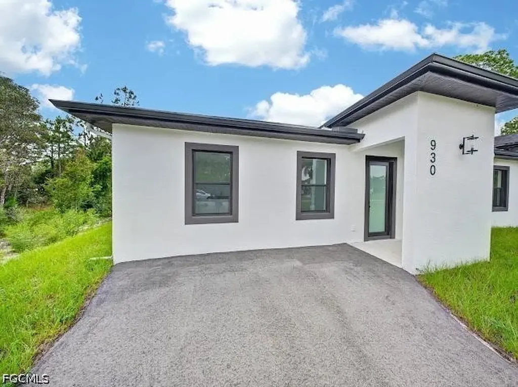 928-930 Hepburn Avenue Lehigh Acres FL 33974