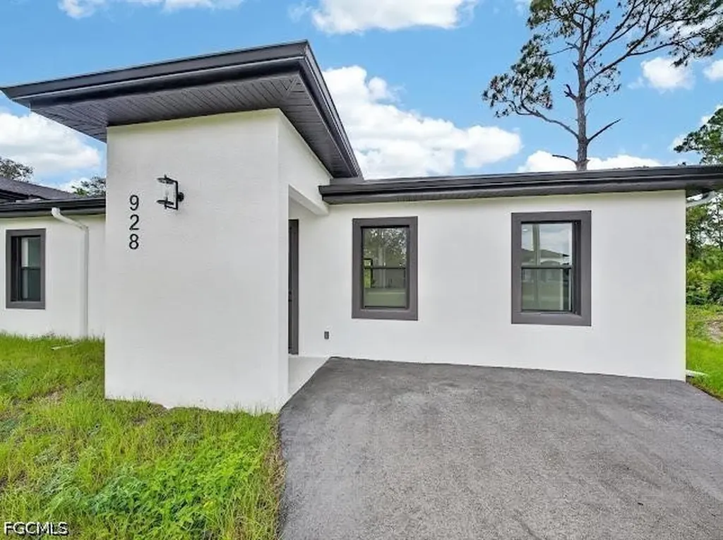 928-930 Hepburn Avenue Lehigh Acres FL 33974