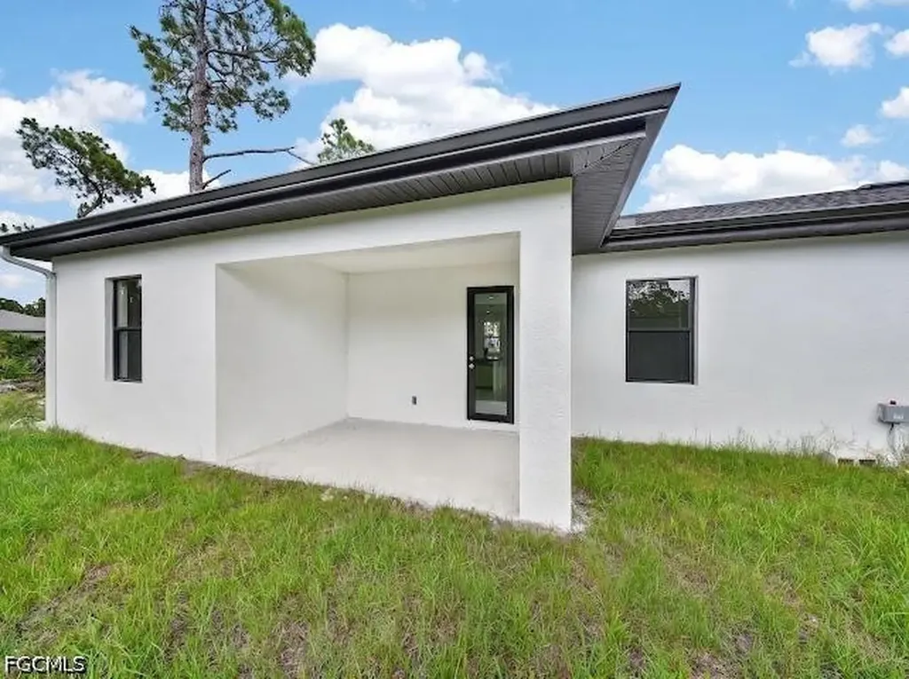 928-930 Hepburn Avenue Lehigh Acres FL 33974