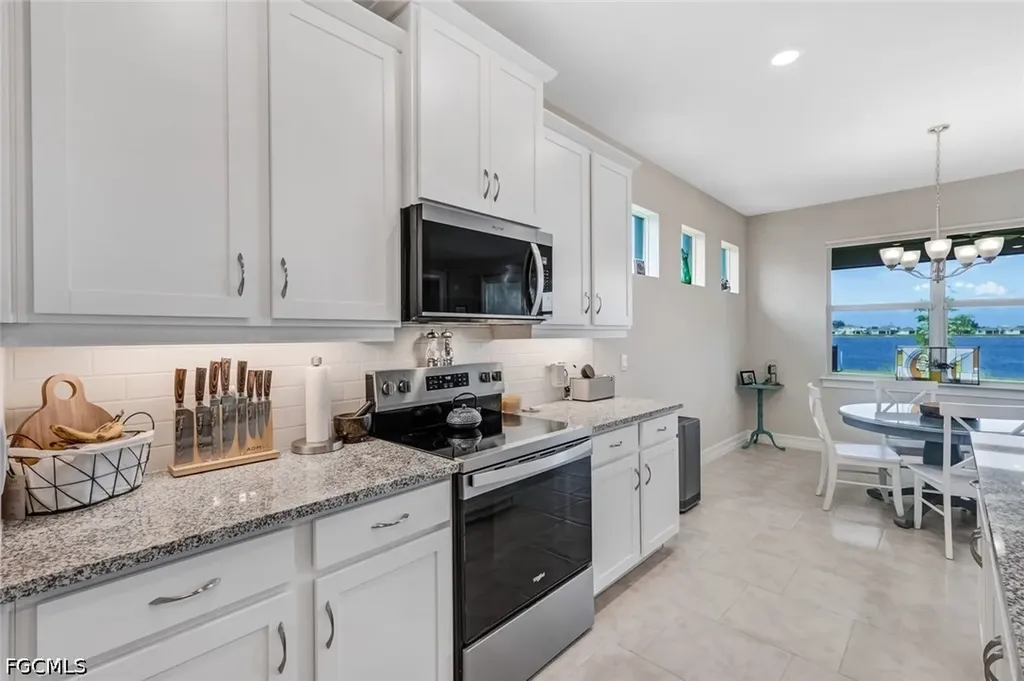 451 Spring Hill Lake Loop Cape Coral FL 33993