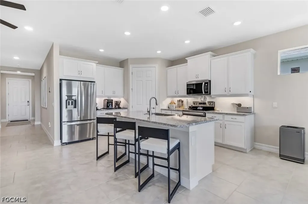 451 Spring Hill Lake Loop Cape Coral FL 33993
