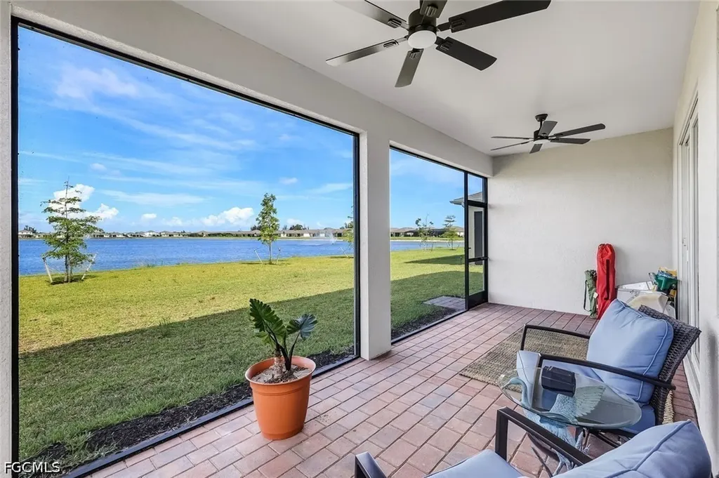 451 Spring Hill Lake Loop Cape Coral FL 33993