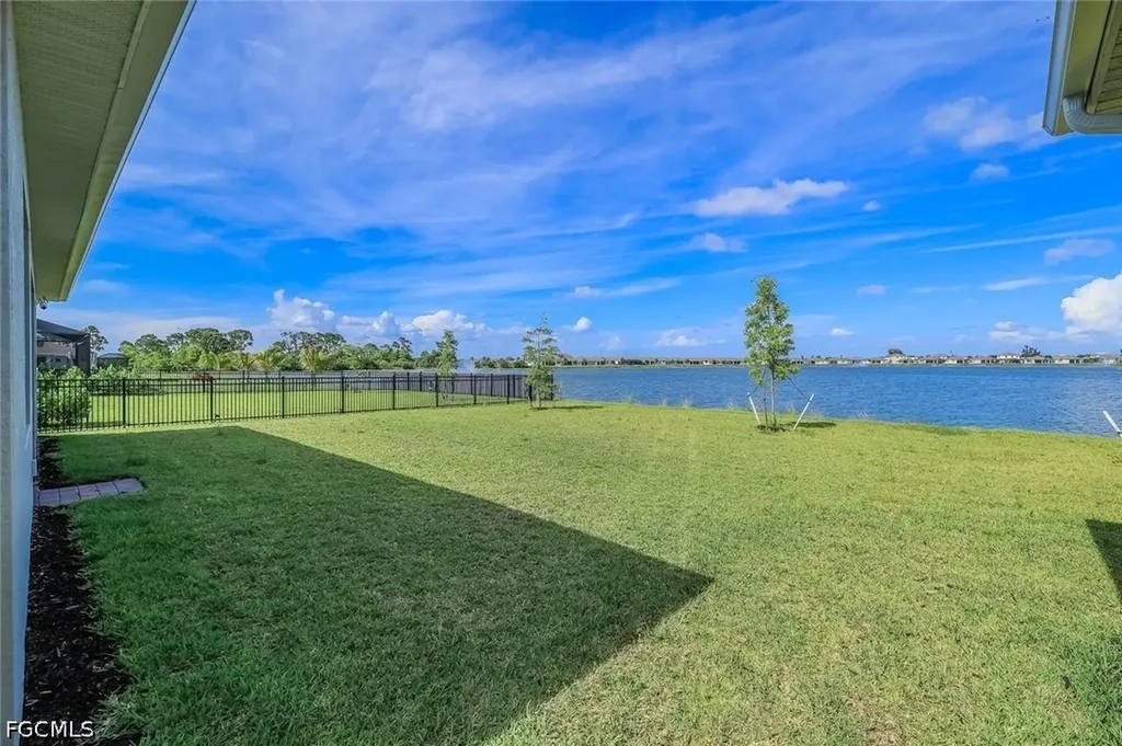 451 Spring Hill Lake Loop Cape Coral FL 33993