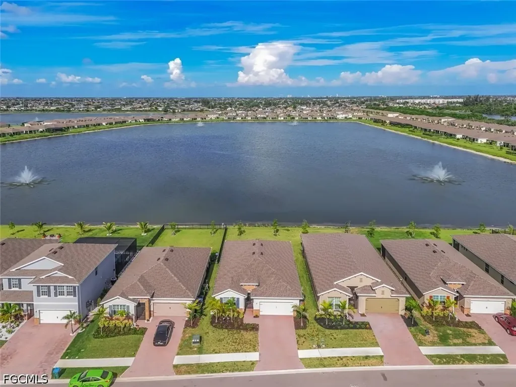 451 Spring Hill Lake Loop Cape Coral FL 33993