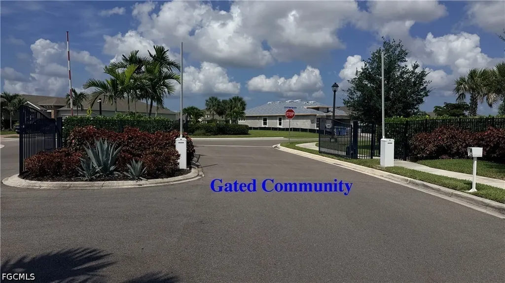 451 Spring Hill Lake Loop Cape Coral FL 33993