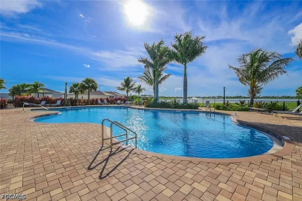 451 Spring Hill Lake Loop Cape Coral FL 33993