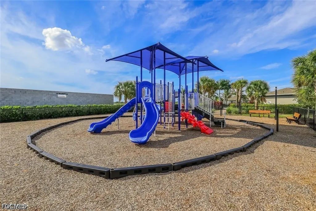 451 Spring Hill Lake Loop Cape Coral FL 33993