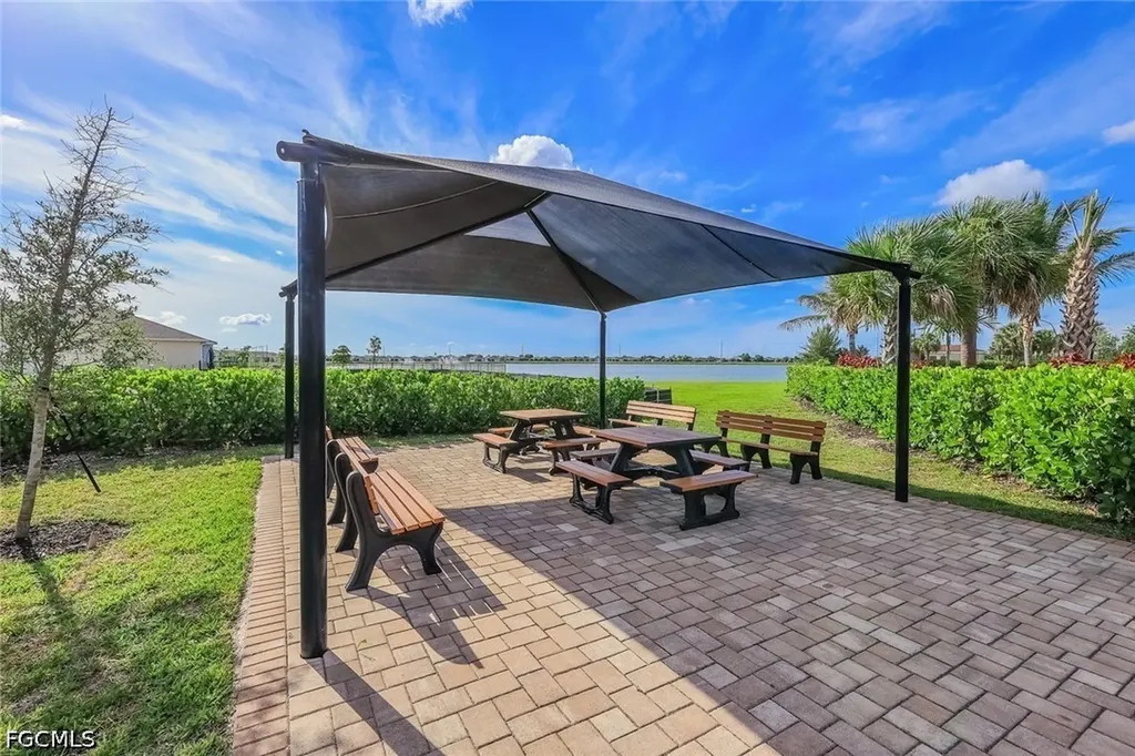 451 Spring Hill Lake Loop Cape Coral FL 33993