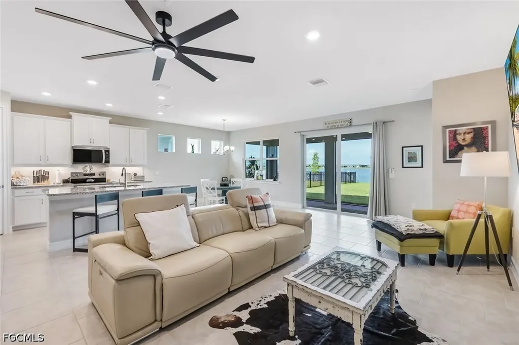 451 Spring Hill Lake Loop Cape Coral FL 33993