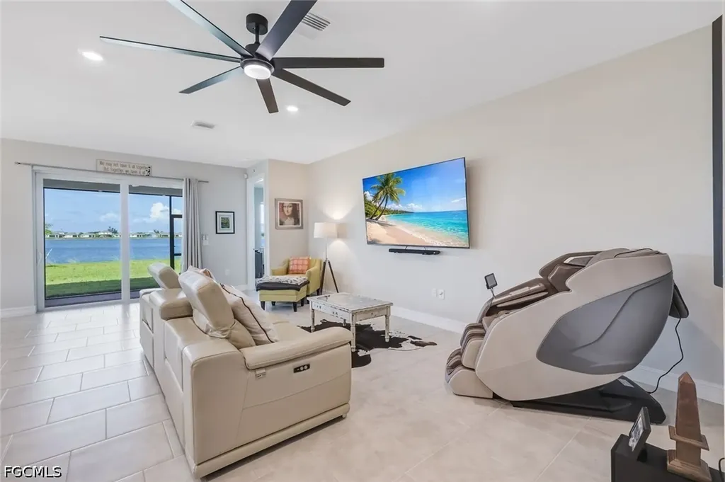 451 Spring Hill Lake Loop Cape Coral FL 33993