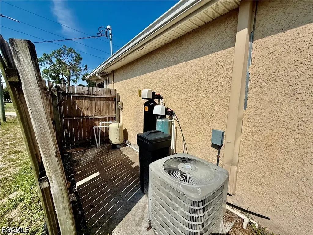 4718/4720 Golfview Boulevard Lehigh Acres FL 33973