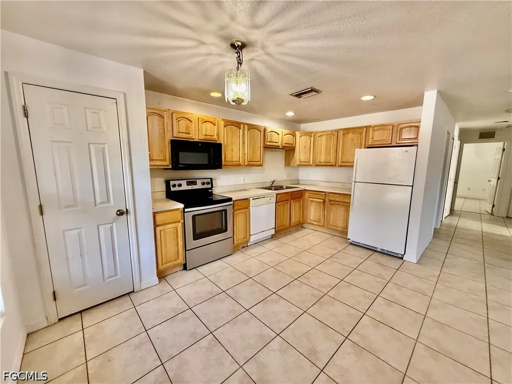4718/4720 Golfview Boulevard Lehigh Acres FL 33973