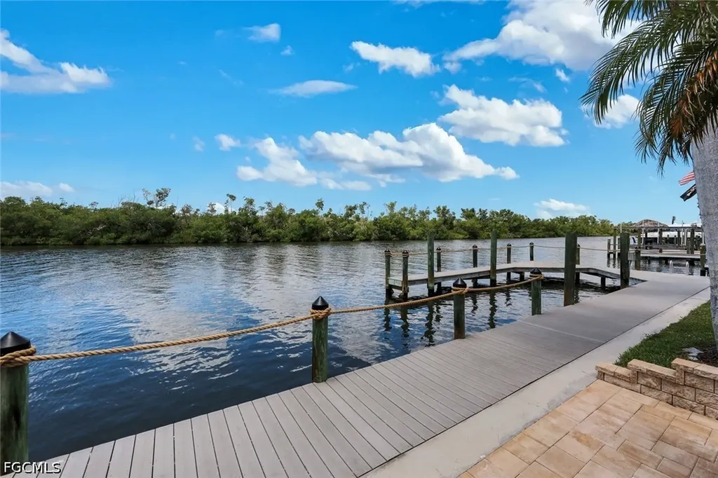 5332 SW 28th Place Cape Coral FL 33914