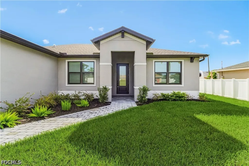 825 SW 9th Court Cape Coral FL 33991