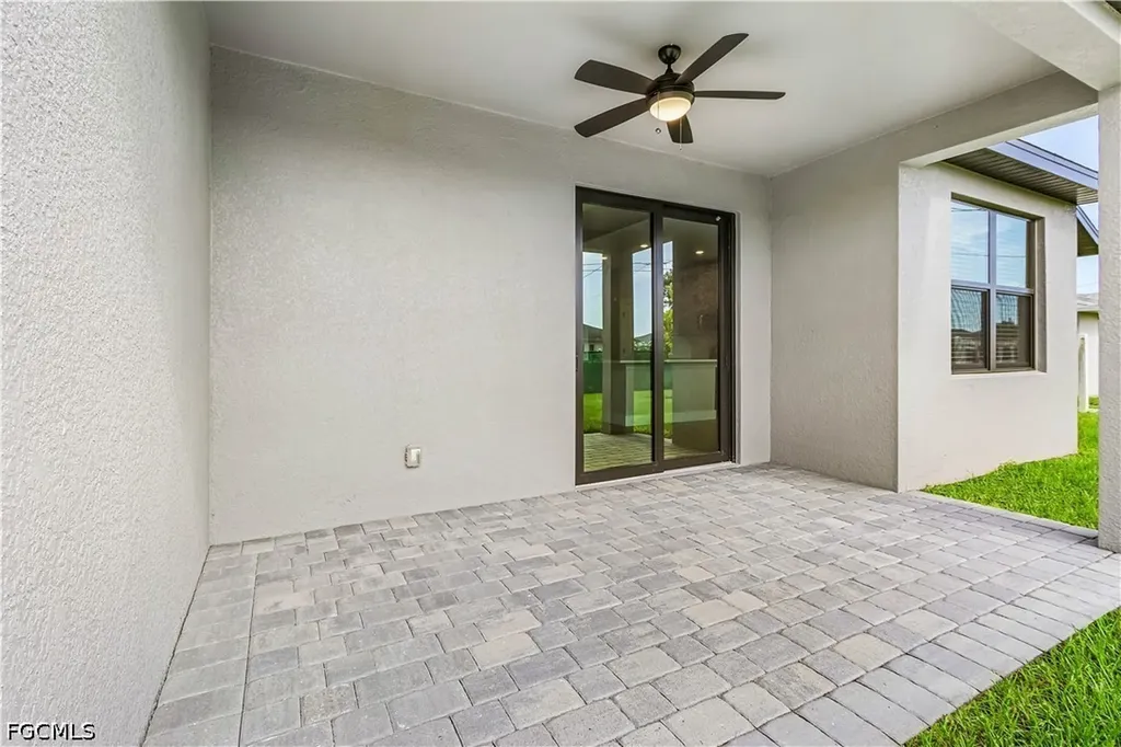 825 SW 9th Court Cape Coral FL 33991
