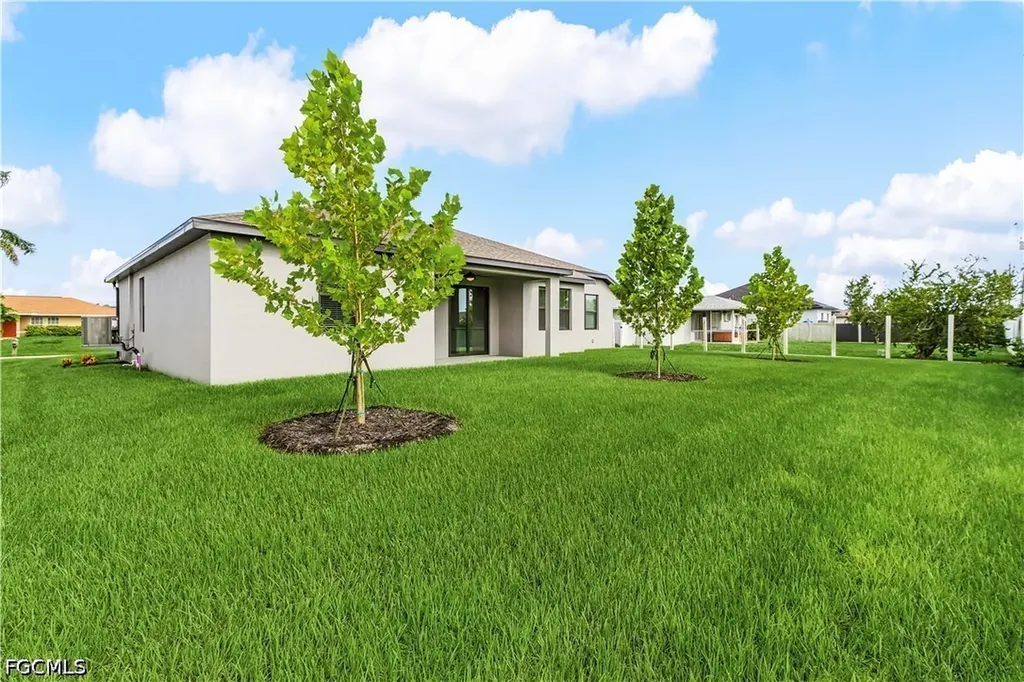 825 SW 9th Court Cape Coral FL 33991