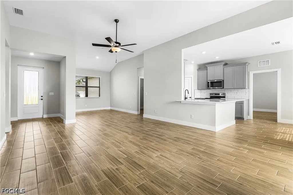 825 SW 9th Court Cape Coral FL 33991