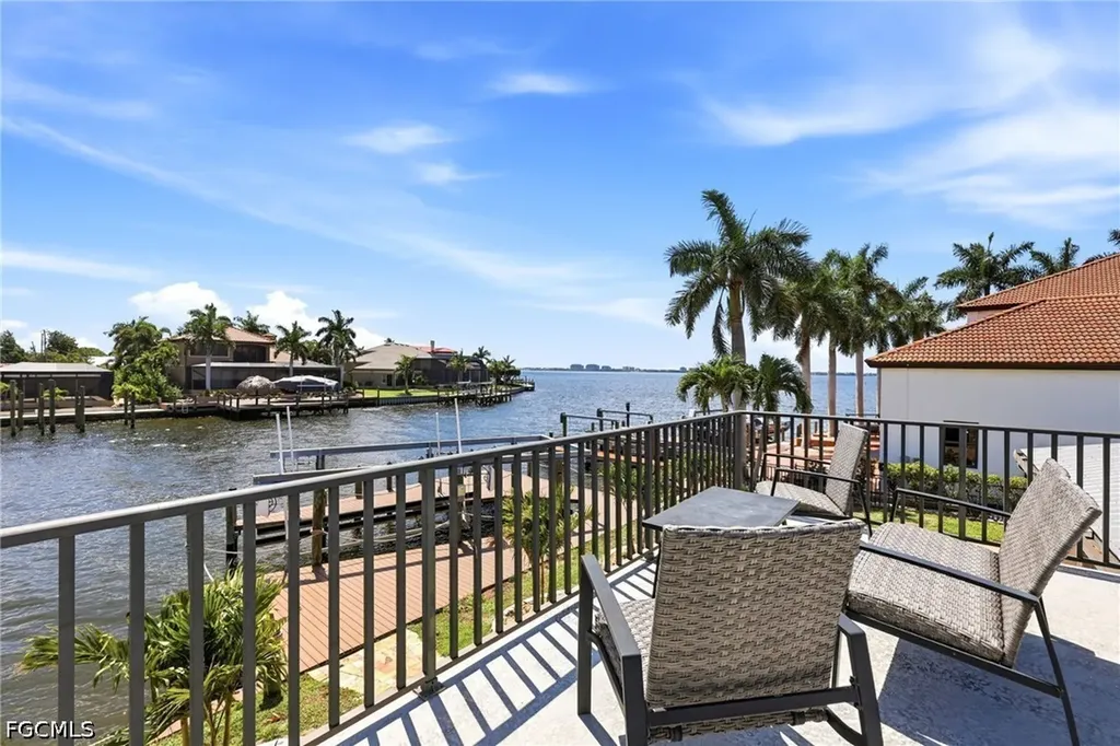 469 Bayshore Drive Cape Coral FL 33904