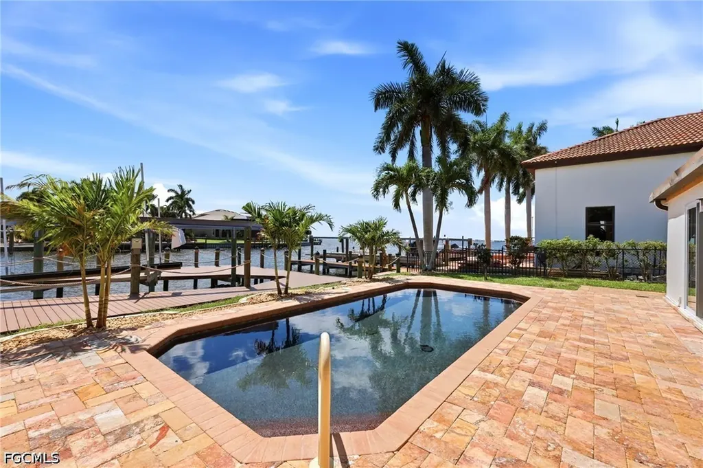 469 Bayshore Drive Cape Coral FL 33904