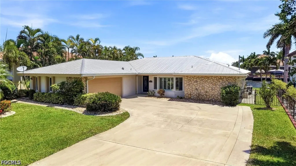 469 Bayshore Drive Cape Coral FL 33904