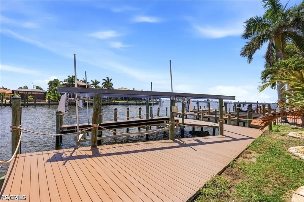 469 Bayshore Drive Cape Coral FL 33904