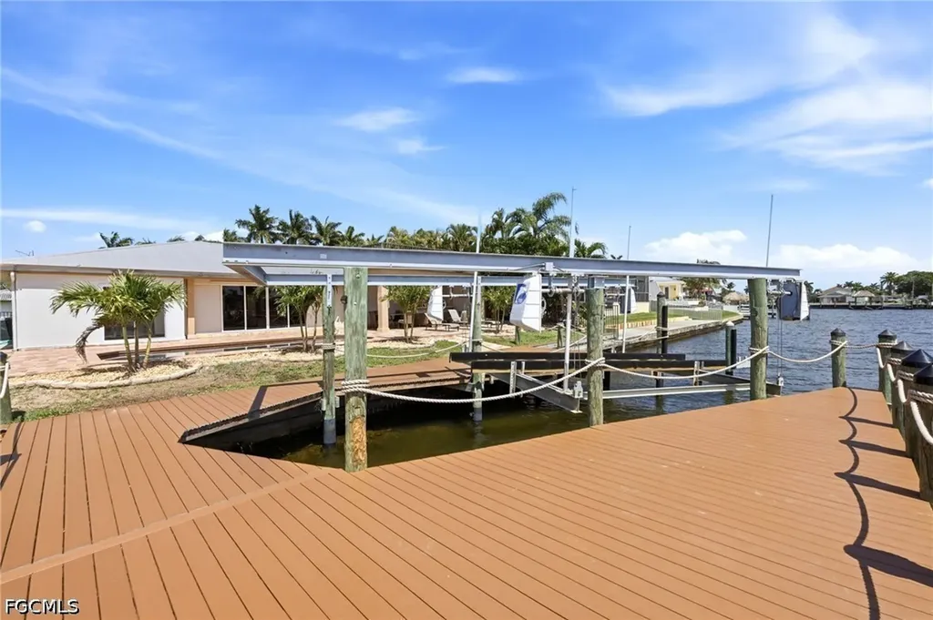 469 Bayshore Drive Cape Coral FL 33904