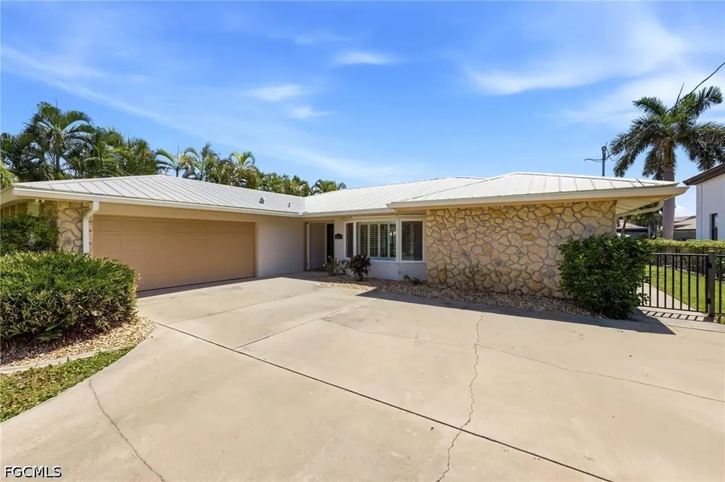469 Bayshore Drive Cape Coral FL 33904