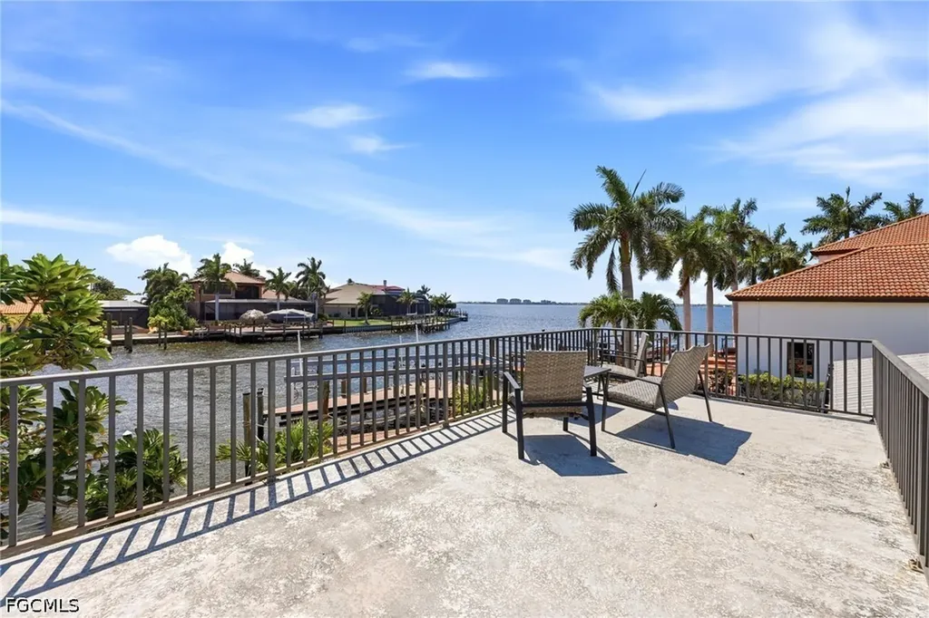 469 Bayshore Drive Cape Coral FL 33904