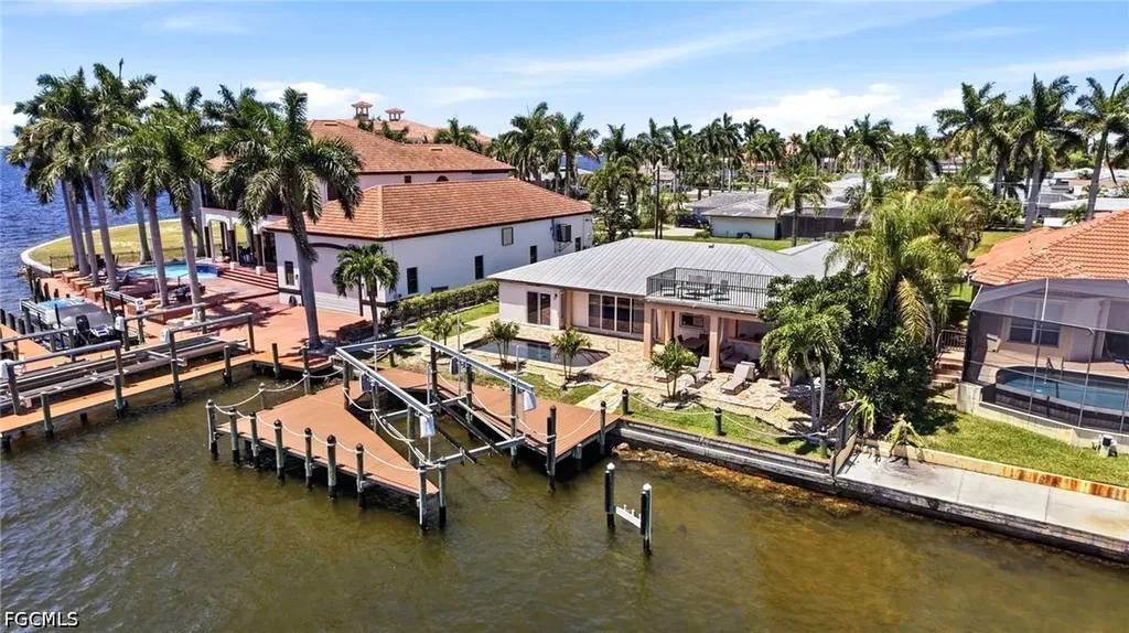 469 Bayshore Drive Cape Coral FL 33904