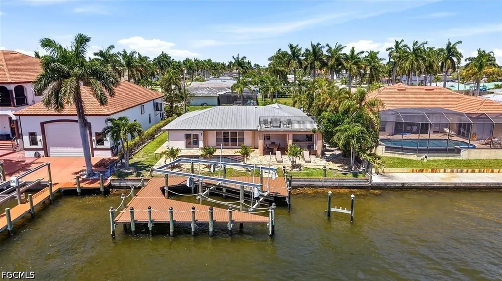 469 Bayshore Drive Cape Coral FL 33904