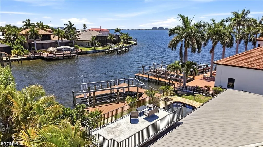 469 Bayshore Drive Cape Coral FL 33904