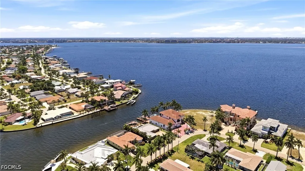 469 Bayshore Drive Cape Coral FL 33904