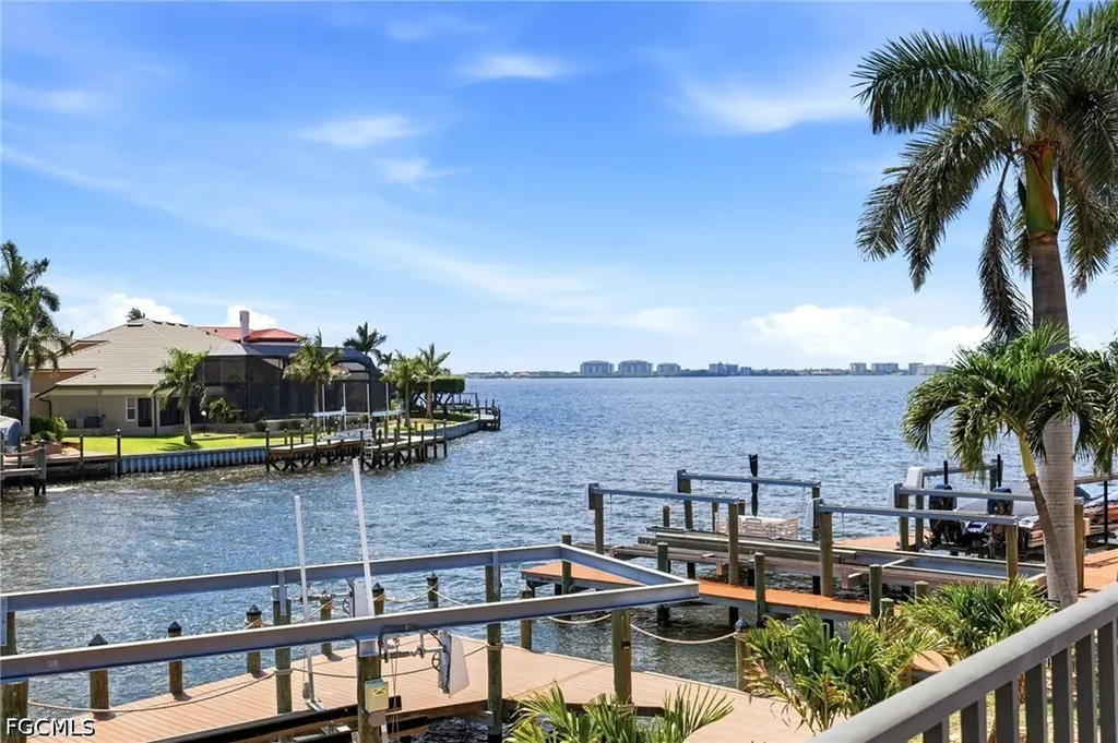 469 Bayshore Drive Cape Coral FL 33904