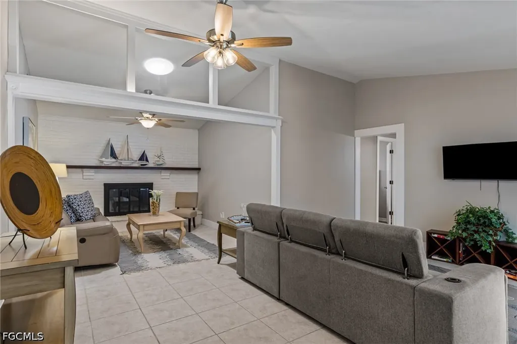 924 SE 21st Lane Cape Coral FL 33990