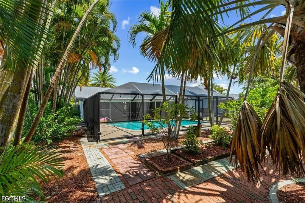 924 SE 21st Lane Cape Coral FL 33990