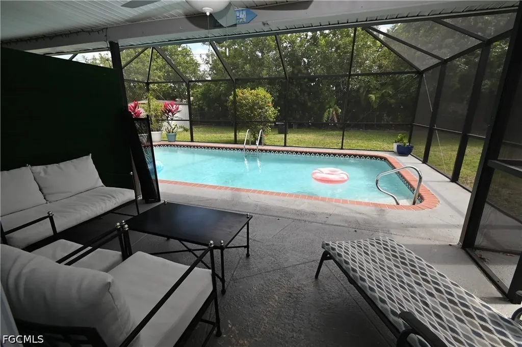 206 Cape Coral Parkway W Cape Coral FL 33914