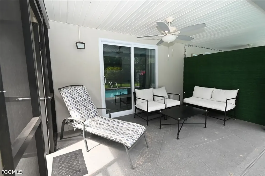 206 Cape Coral Parkway W Cape Coral FL 33914