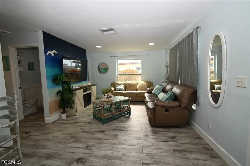 206 Cape Coral Parkway W Cape Coral FL 33914
