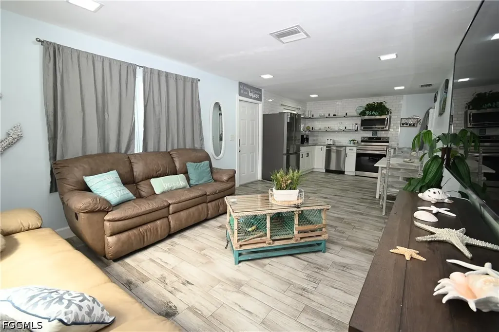 206 Cape Coral Parkway W Cape Coral FL 33914