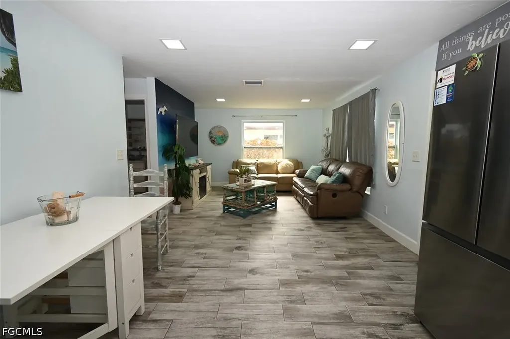 206 Cape Coral Parkway W Cape Coral FL 33914