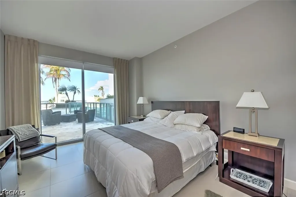 3000 Oasis Grand Boulevard Fort Myers FL 33916