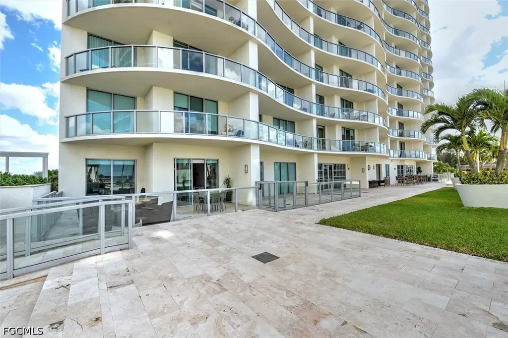 3000 Oasis Grand Boulevard Fort Myers FL 33916