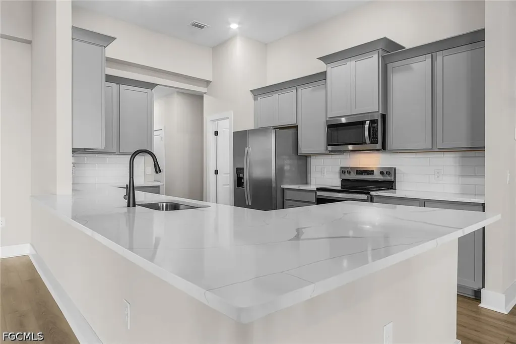 1524 SW 29th Street Cape Coral FL 33914