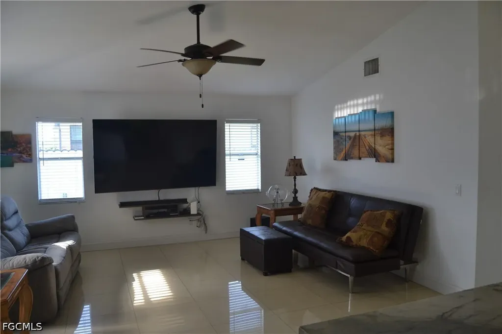 622 SE 10th Avenue Cape Coral FL 33990