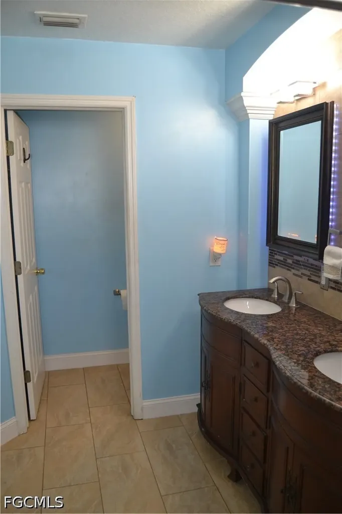622 SE 10th Avenue Cape Coral FL 33990