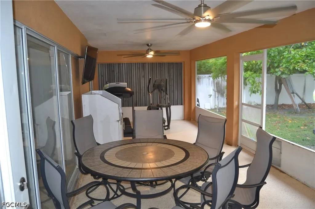 622 SE 10th Avenue Cape Coral FL 33990